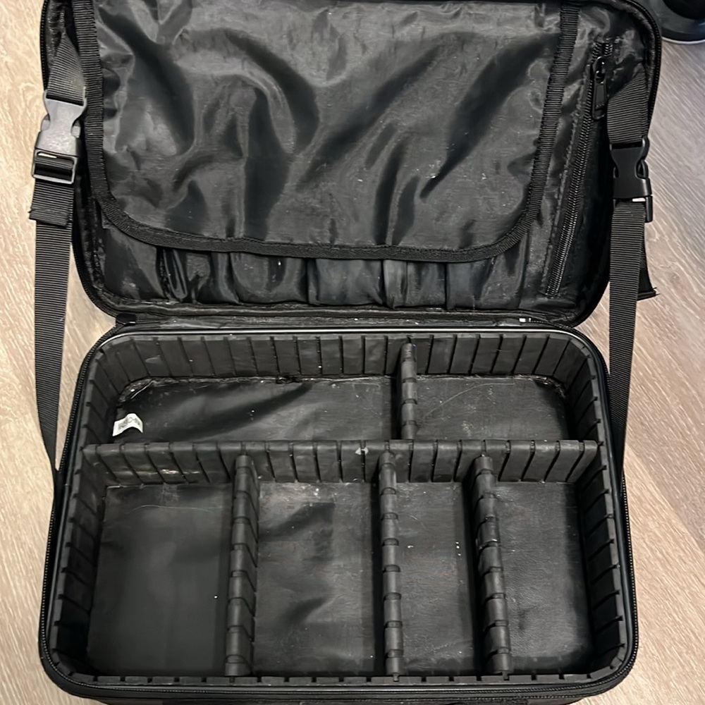 Relavei medium sized make up travel bag. - Picture 3 of 4